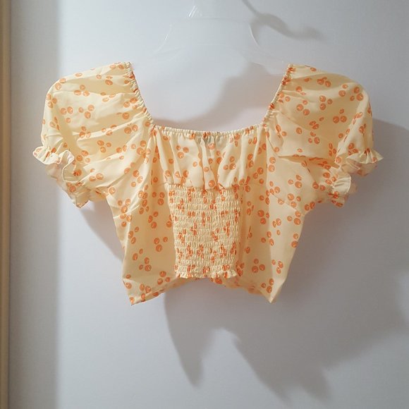 yellow orange bubble print ruched sweetheart neck short puff sleeve crop top - Picture 2 of 7